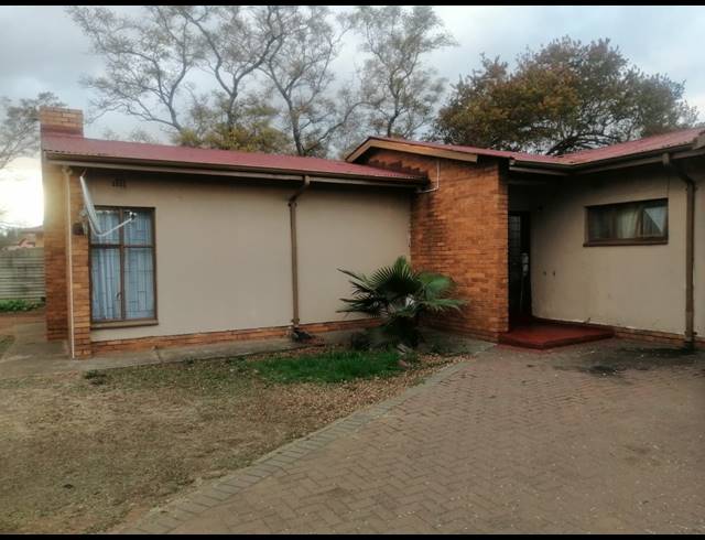 7 BEDROOM HOUSE FOR SALE IN VANDERBIJLPARK CE 5